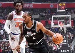 詹姆斯爆冷击败塞尔维亚队克里夫兰骑士今晚状态回暖，媒体一致点评：赛后多伦多猛龙调整名单以备欧篮联