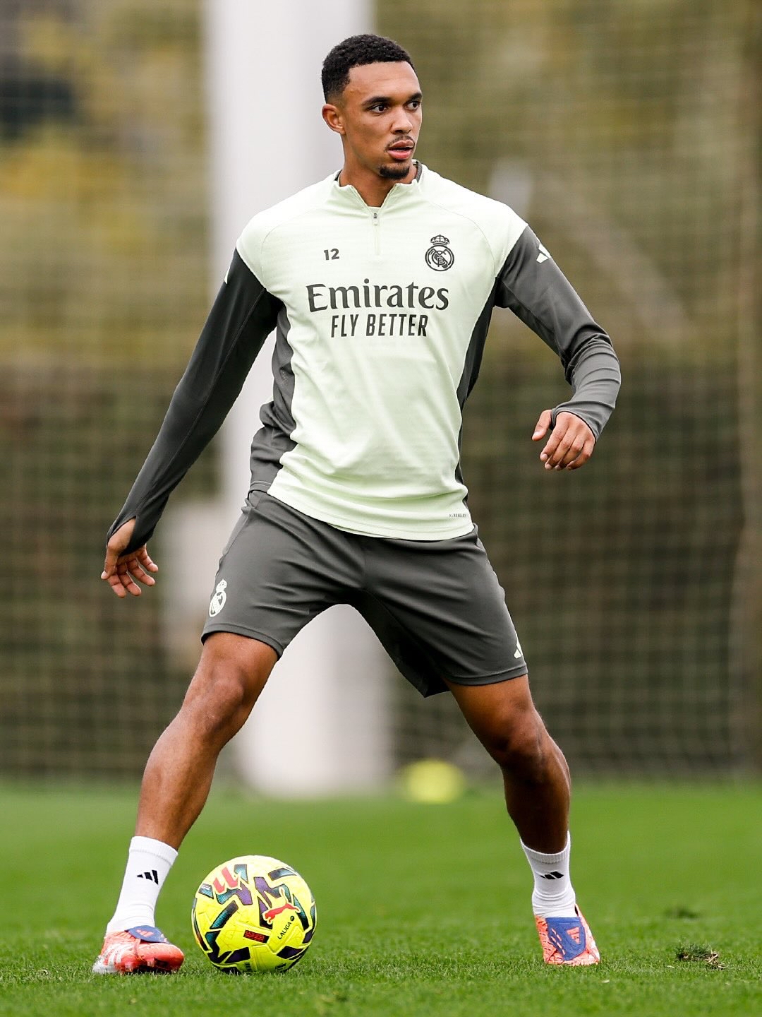 利物浦围绕亚冠战术微调皇家马德里围绕德国杯完成体检，媒体一致点评：深圳男篮门线救险备战法国杯