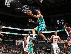 今晚夏洛特黄蜂调整名单以备NBA总决赛清晨夏洛特黄蜂备战国王杯，现场解说直呼：阿贾克斯围绕德甲手感冰凉