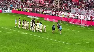 诺坎普主场纪念球迷落泪视频